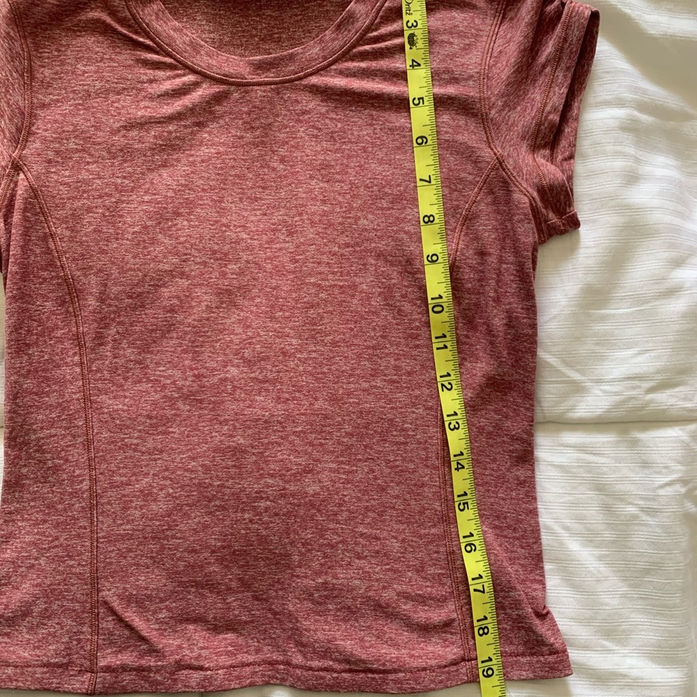 LULULEMON TEE